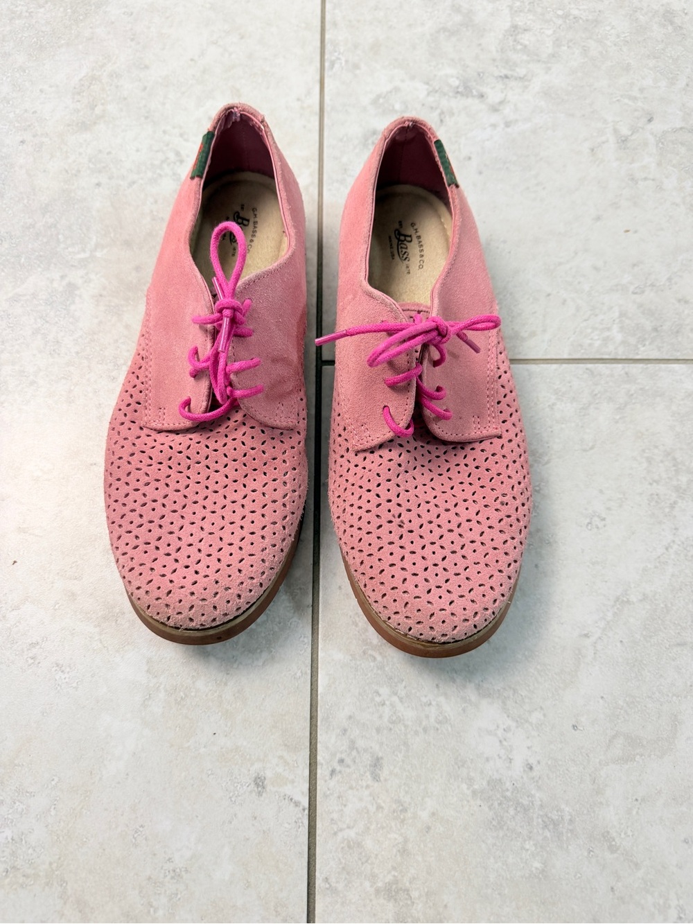 G.H. Bass & Co Pink Suede Oxford Shoes Womens Size 8 Perforated Lace Up Flats